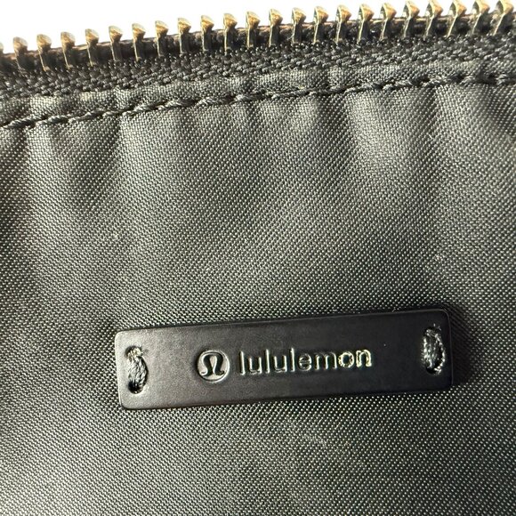 Lululemon Festival Crossbody Bag Purse.  Black. Speckled Camo Pattern Adjustable - Picture 2 of 10